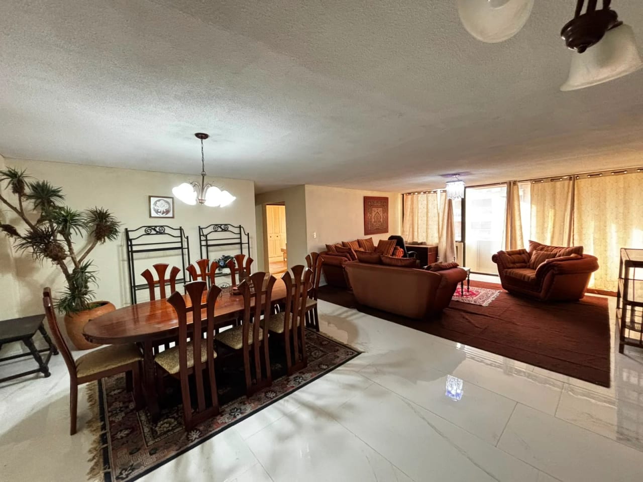Listo para mudarte!! Apartamento amueblado en el corazón de Zona 10 — Apartamento en Alquiler en Zona 10, Guatemala, Ciudad — foto 1 de 11