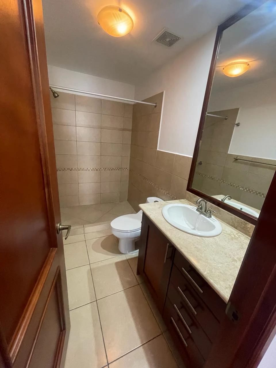 Lindo y amplio apartamento en alquiler en Zona 15 Botticelli — Apartamento en Alquiler en Zona 15, Guatemala, Ciudad — foto 3 de 17