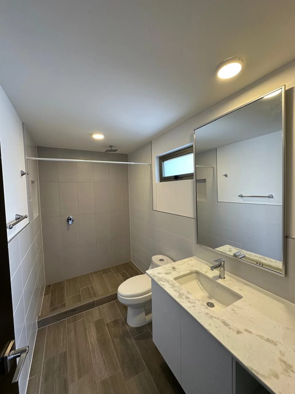 Apartamento de 3 dormitorios en alquiler en zona 14 Segheria — Apartamento en Alquiler en Zona 14, Guatemala, Ciudad — foto 15 de 16