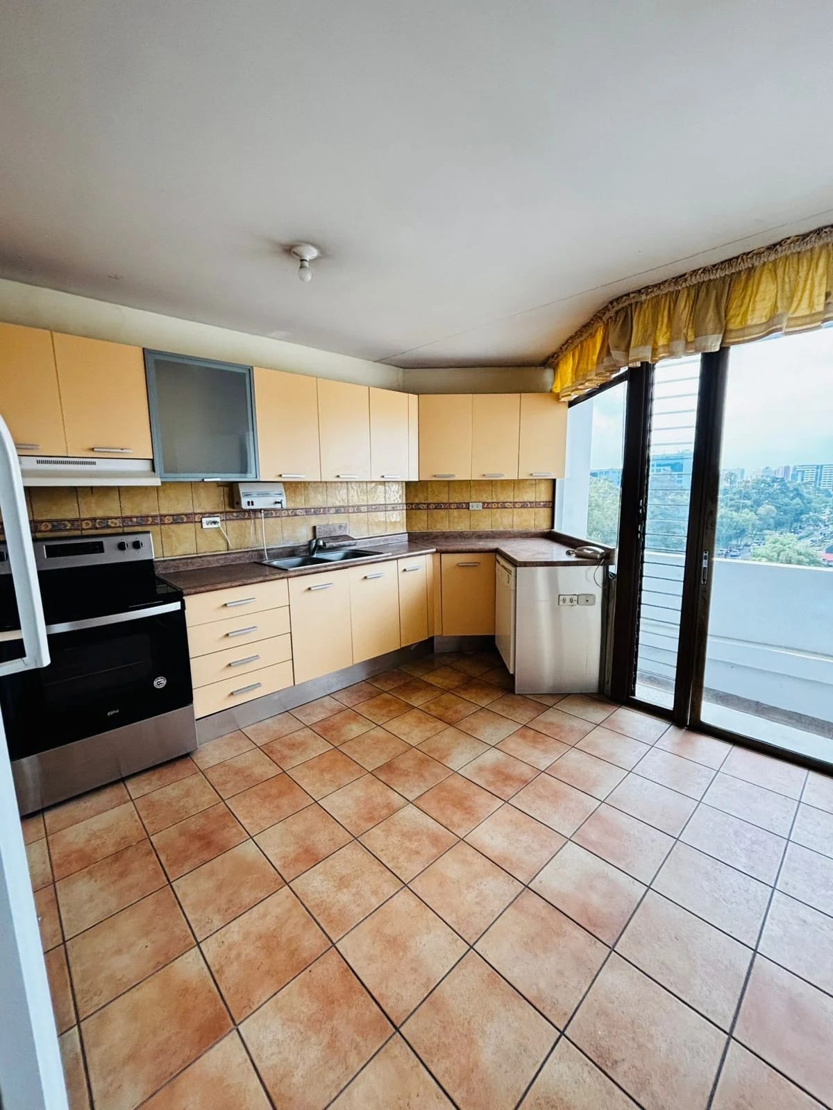 Amplio apartamento de 350 mts en alquiler en zona 10 — Apartamento en Alquiler en Zona 10, Guatemala, Ciudad — foto 17 de 17