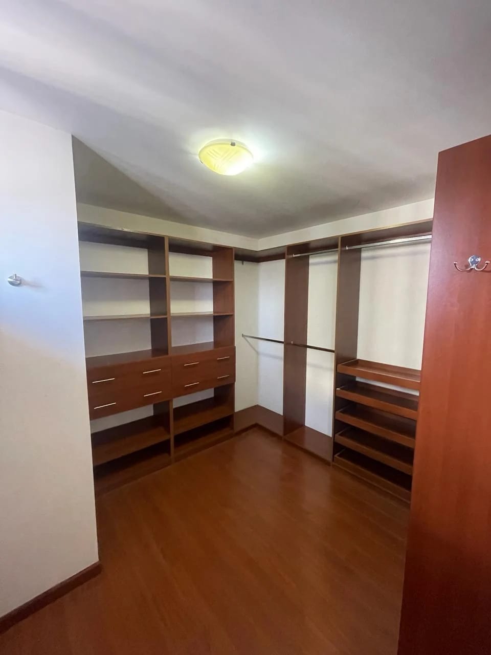 Apartamento de 272 mts en alquiler en Botticelli Zona 15 — Apartamento en Alquiler en Zona 15, Guatemala, Ciudad — foto 16 de 17