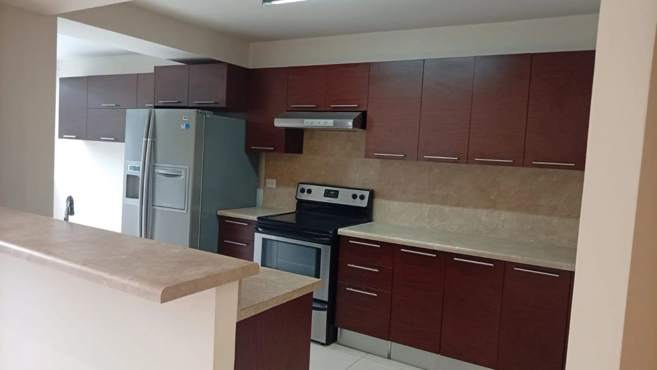 Lindo apartamento con balcón en alquiler en zona 14 — Apartamento en Alquiler en Zona 14, Guatemala, Ciudad — foto 5 de 9