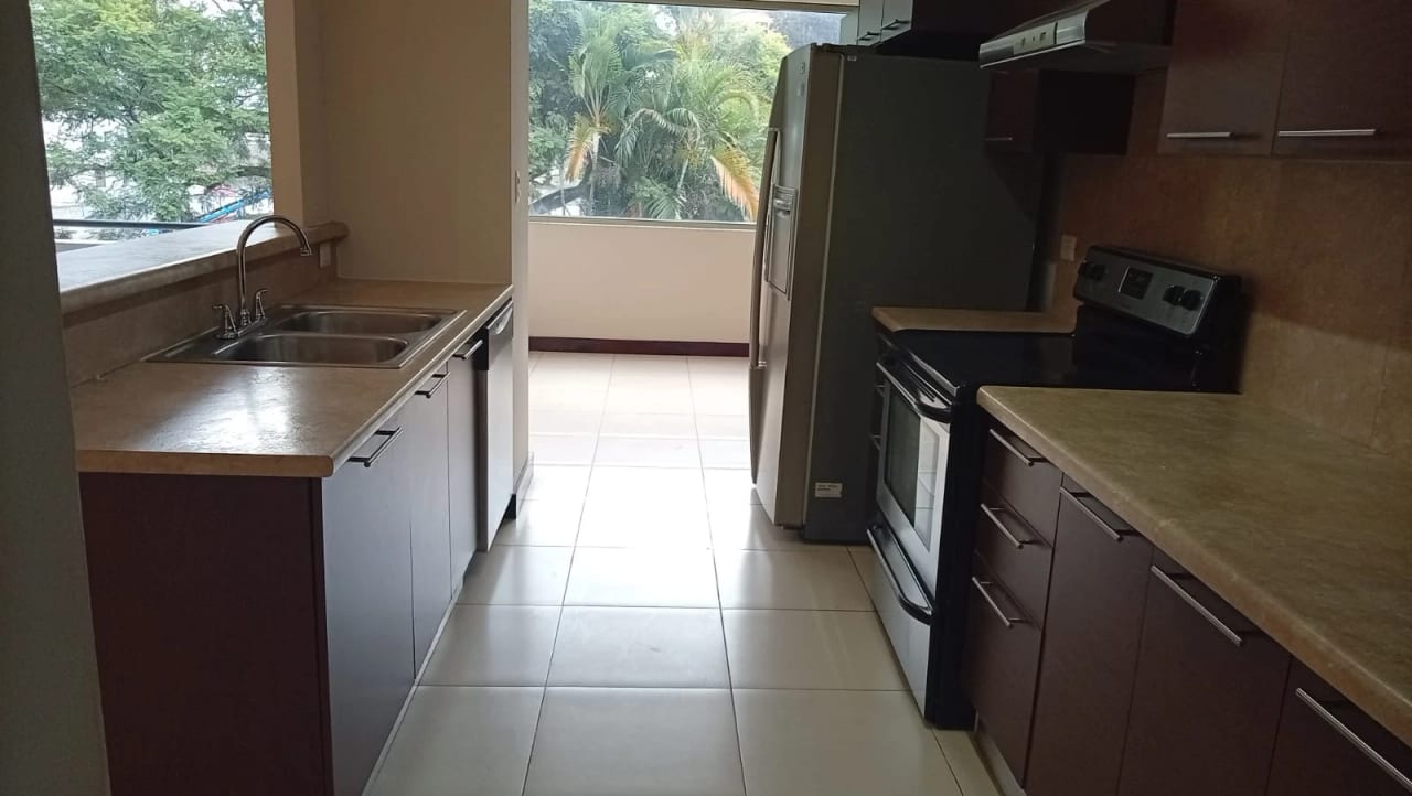 Lindo apartamento con balcón en alquiler en zona 14 — Apartamento en Alquiler en Zona 14, Guatemala, Ciudad — foto 6 de 9