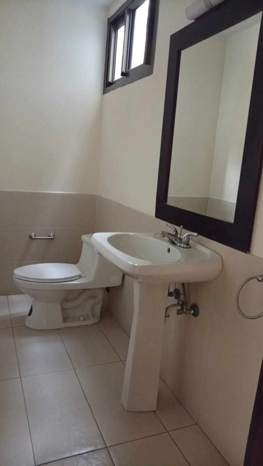 Lindo apartamento con balcón en alquiler en zona 14 — Apartamento en Alquiler en Zona 14, Guatemala, Ciudad — foto 7 de 9