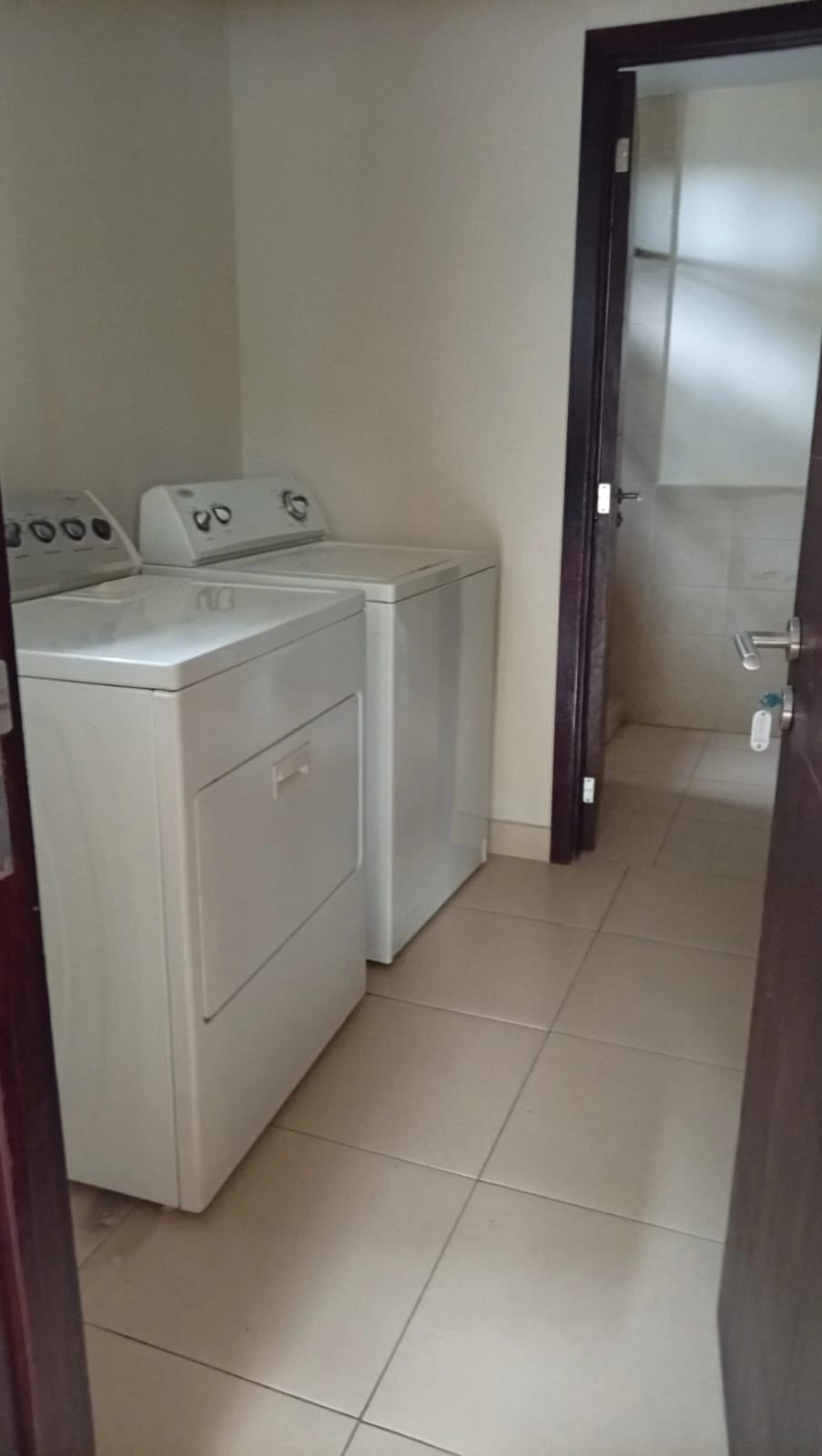 Lindo apartamento con balcón en alquiler en zona 14 — Apartamento en Alquiler en Zona 14, Guatemala, Ciudad — foto 9 de 9