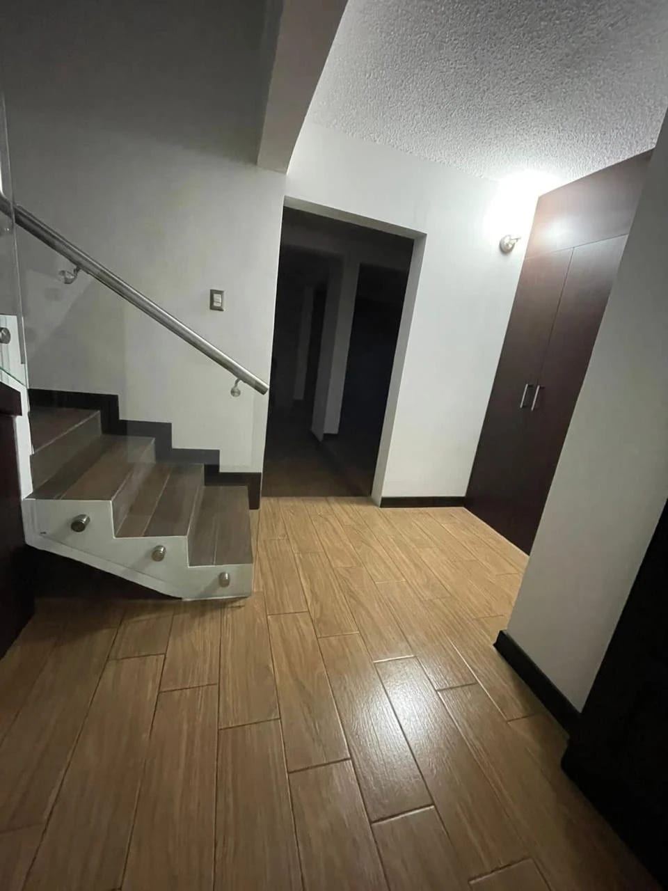 Casa en Zona 14 La Villa Sector Delfines – Totalmente Remodelada — Casa en Alquiler en Zona 14, Guatemala, Ciudad — foto 2 de 17