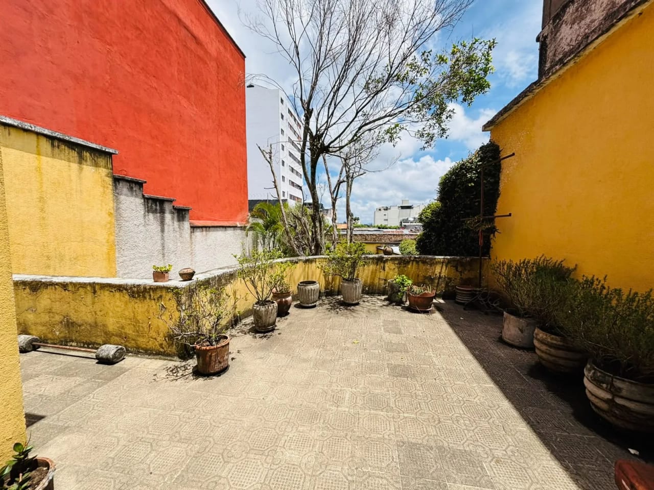 Amplia casa de 4 dormitorios en venta - ZONA 1 — Casa en Venta en Zona 1, Guatemala, Ciudad — foto 2 de 16