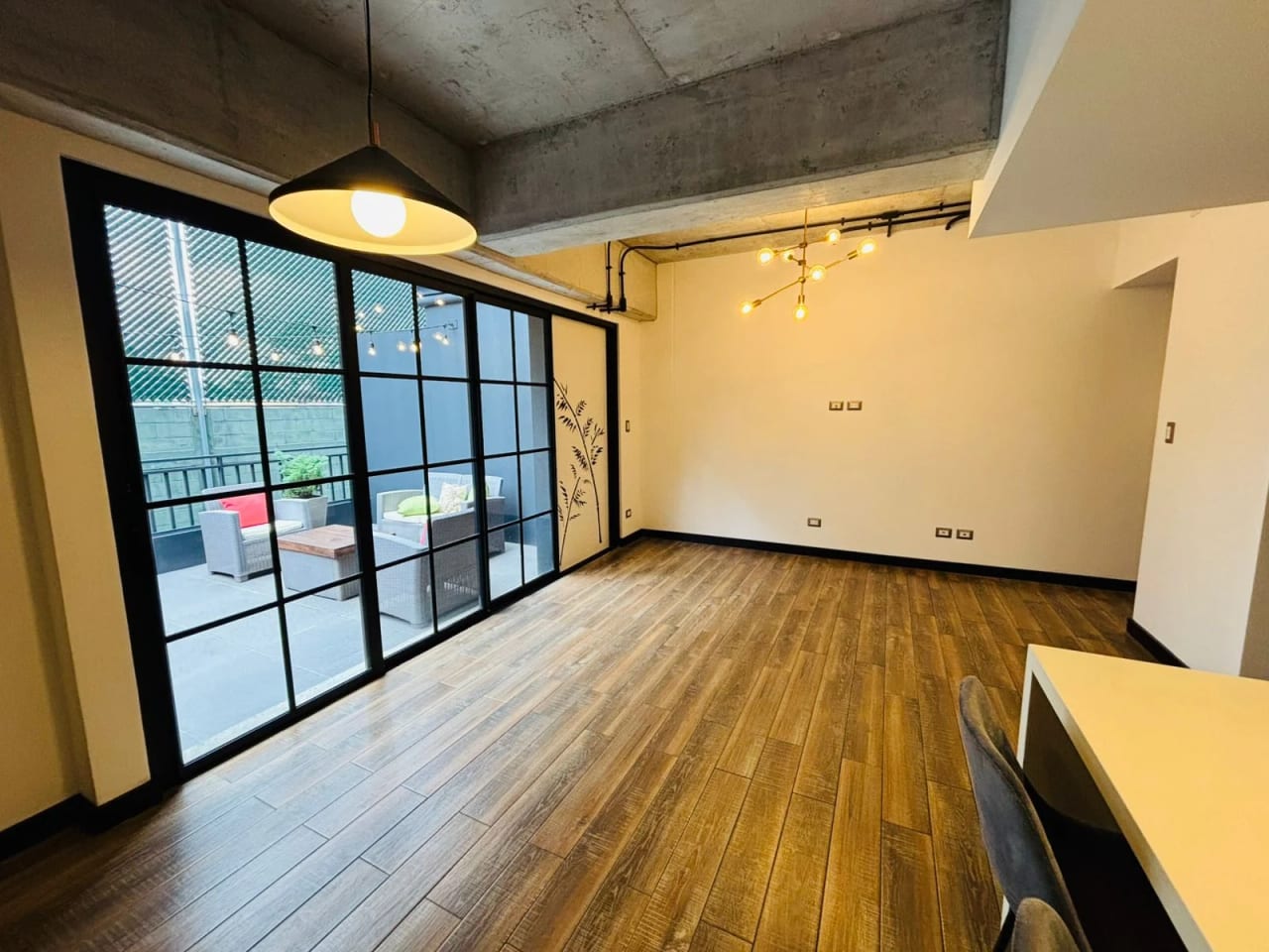 Apartamento en alquiler en zona 14 - ZOE — Bodega / Ofibodega en Alquiler en Zona 14, Guatemala, Ciudad — foto 1 de 12