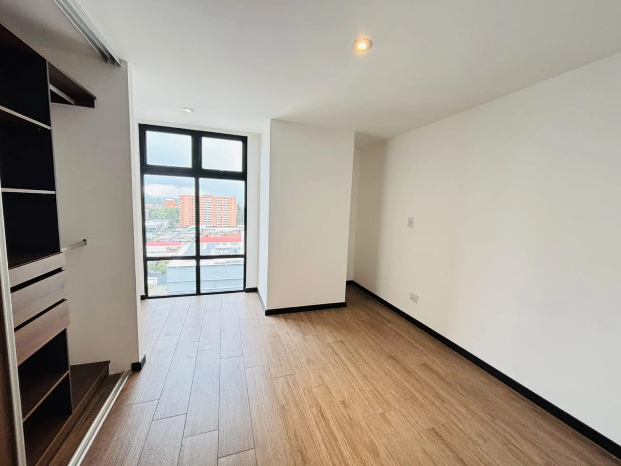 Apartamento en Venta - IQ10 - ideal para inversión ZONA 10 — Apartamento en Venta en Zona 10, Guatemala, Ciudad — foto 8 de 11