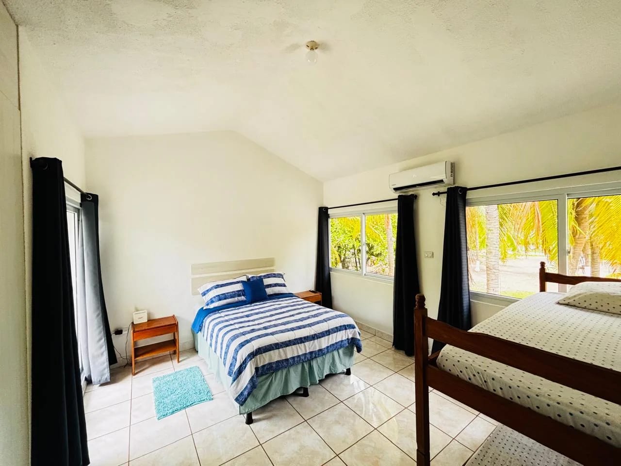 Dormitorio Principal — Las lisas casa de Playa con piscina y jardines — Casa vacacional en Venta en Las Lisas, Santa Rosa — foto 11 de 17