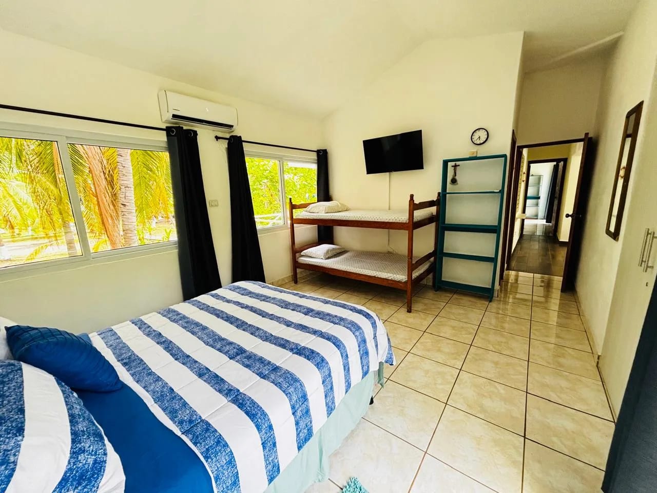 Dormitorio Principal — Las lisas casa de Playa con piscina y jardines — Casa vacacional en Venta en Las Lisas, Santa Rosa — foto 12 de 17