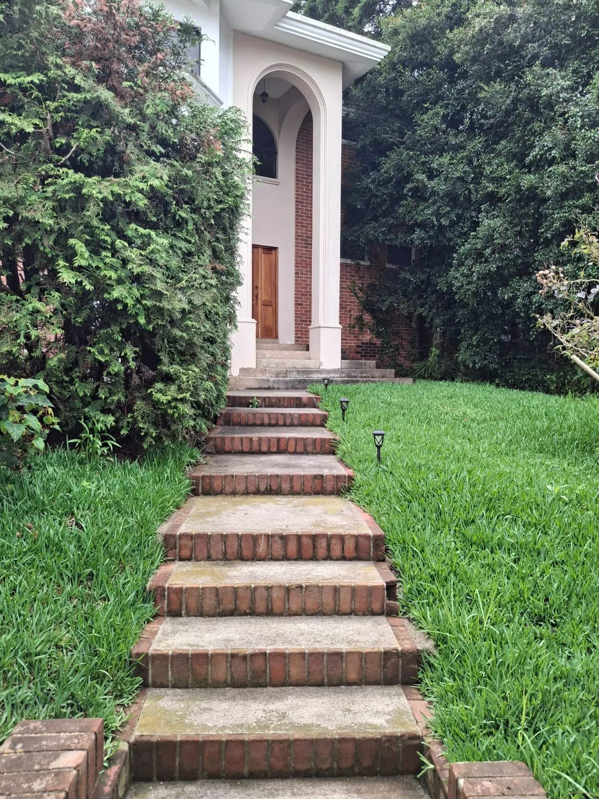 CASA EN VENTA EN RESIDENCIALES SAN MIGUEL FRENTE A LA ENTRADA DE OLMECA CARRETERA A EL SALVADOR — Casa en Venta en Fraijanes, Carretera a El Salvador, Guatemala, Ciudad — foto 2 de 12