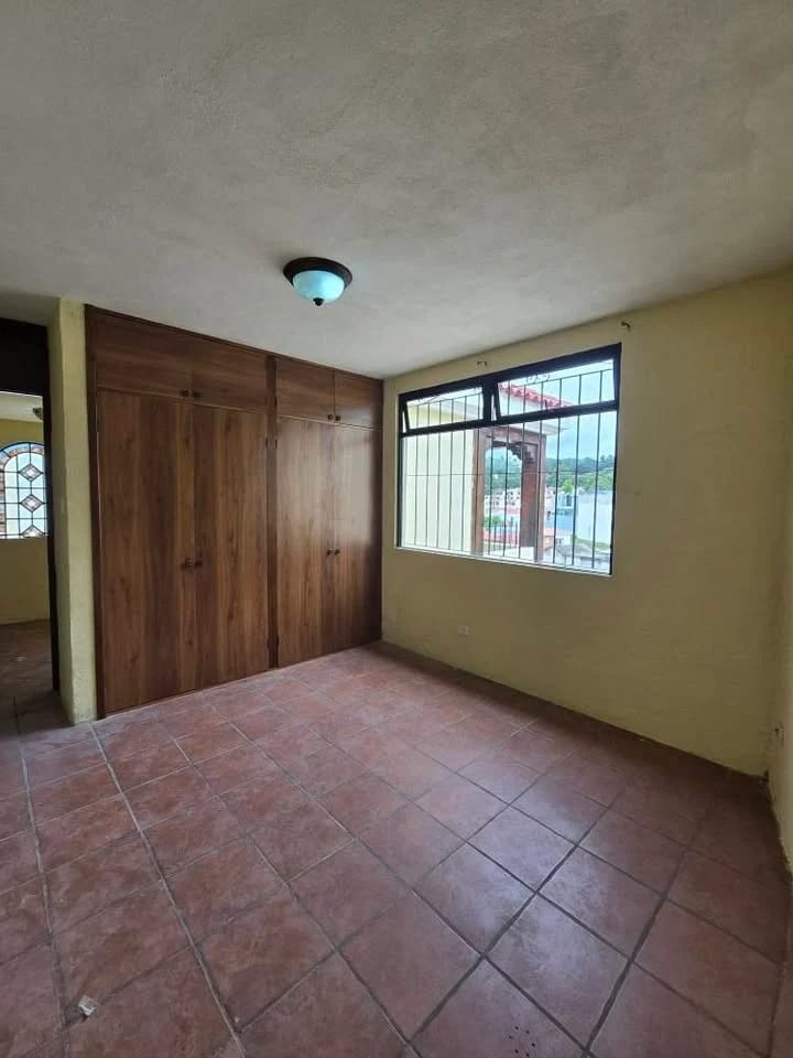 CASA CON JARDÍN EN ALQUILER EN BOUGANVILIAS DE ARRAZOLA CARRETERA SALVADOR KM.16.5 — Casa en Alquiler en Fraijanes, Carretera a El Salvador, Guatemala, Ciudad — foto 15 de 17