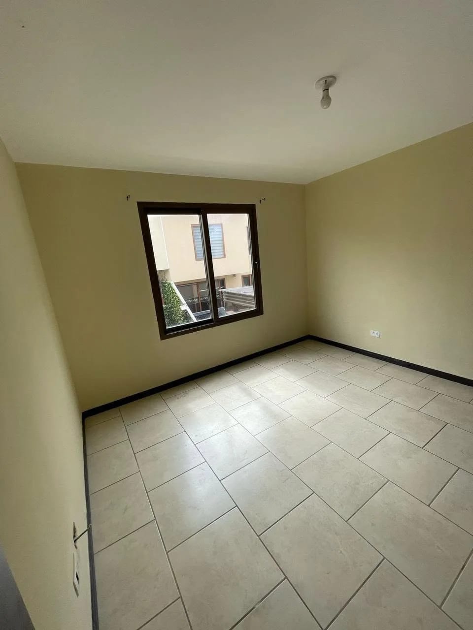 CASA EN VENTA CONDOMINIO CUMBRES DE LA ARBOLEDA KN. 21.5 CARRETERA A EL SALVADOR — Casa en Venta en Fraijanes, Carretera a El Salvador, Guatemala, Ciudad — foto 5 de 17