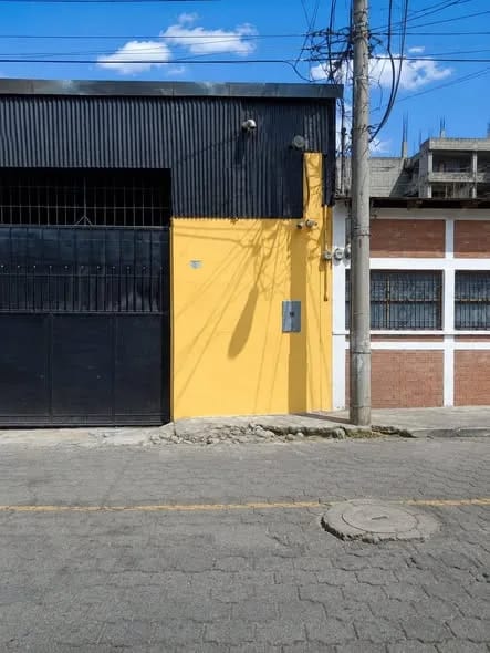 BODEGA EN VENTA O ALQUILER | CERRITO DEL CARMEN, ZONA 1 — Bodega / Ofibodega en Venta en Zona 1, Guatemala, Ciudad — foto 1 de 7