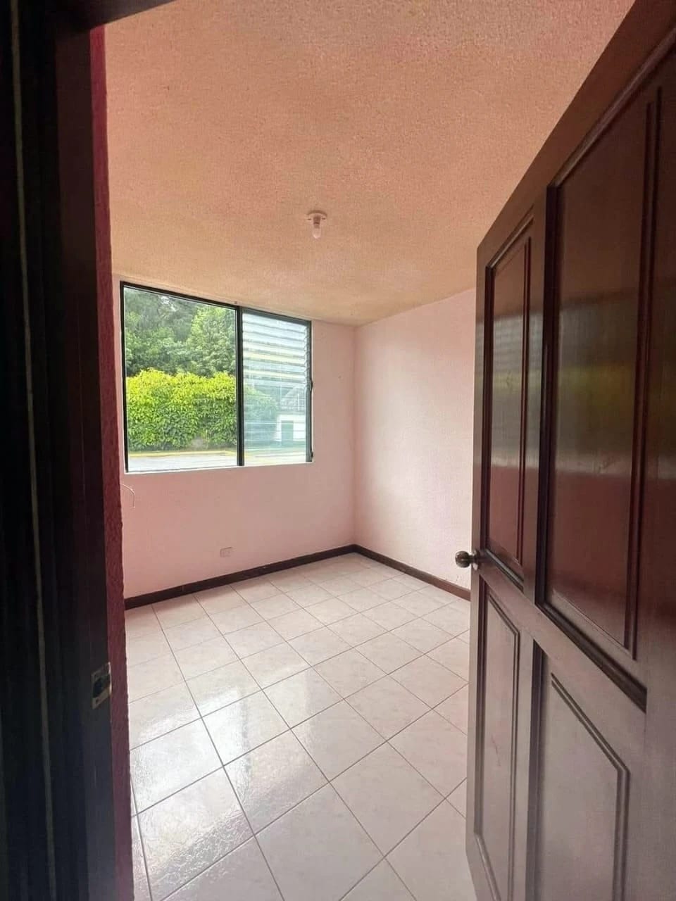 APARTAMENTO EN ALQUILER CONDOMINIO VALLES DE ACATÁN ZONA 16 — Apartamento en Alquiler en Zona 16, Guatemala, Ciudad — foto 5 de 7