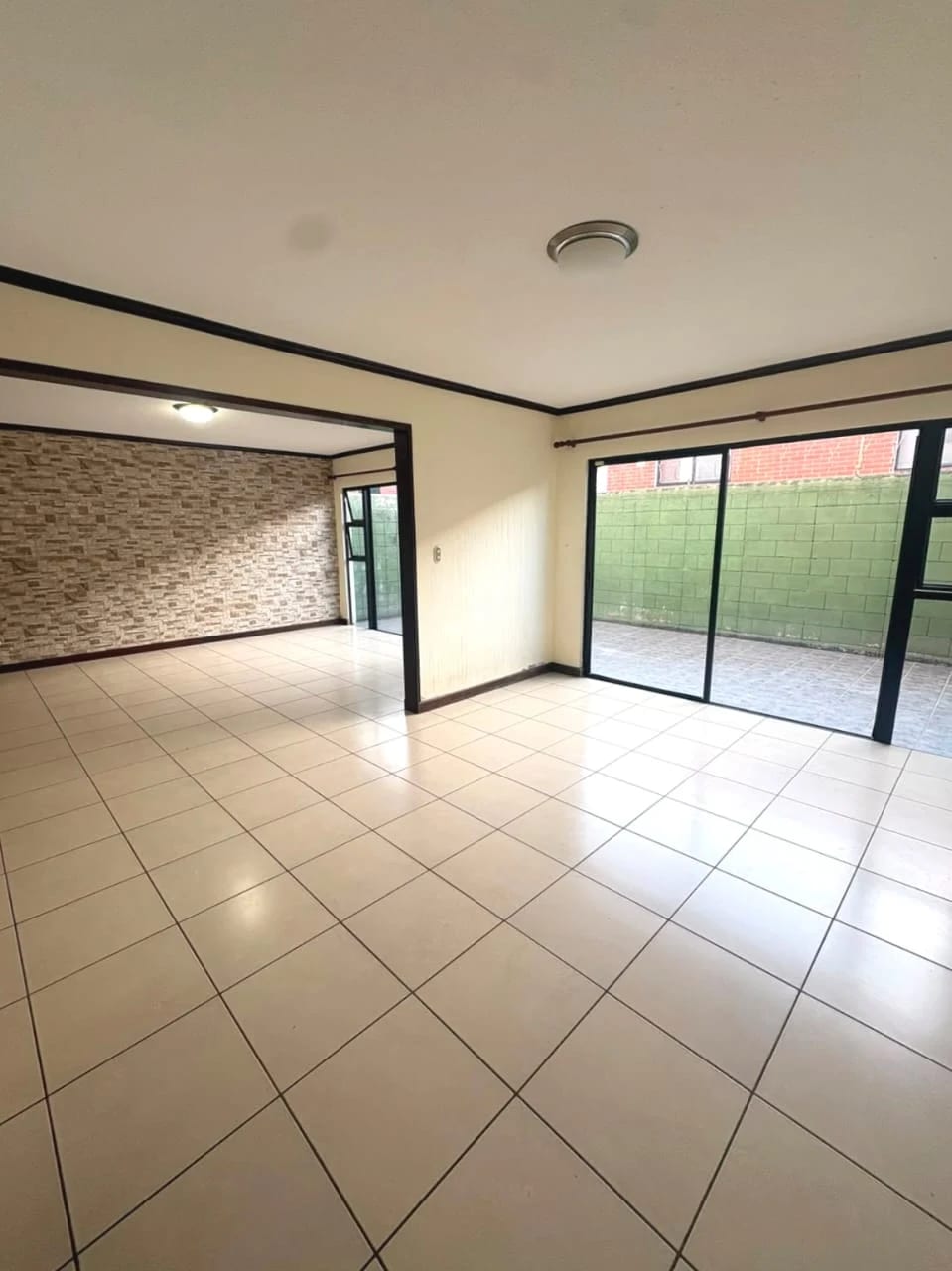 CASA EN ALQUILER CONDOMINIO ALAMEDAS DE SAN ISIDRO ZONA 16 — Casa en Alquiler en Zona 16, Guatemala, Ciudad — foto 5 de 11