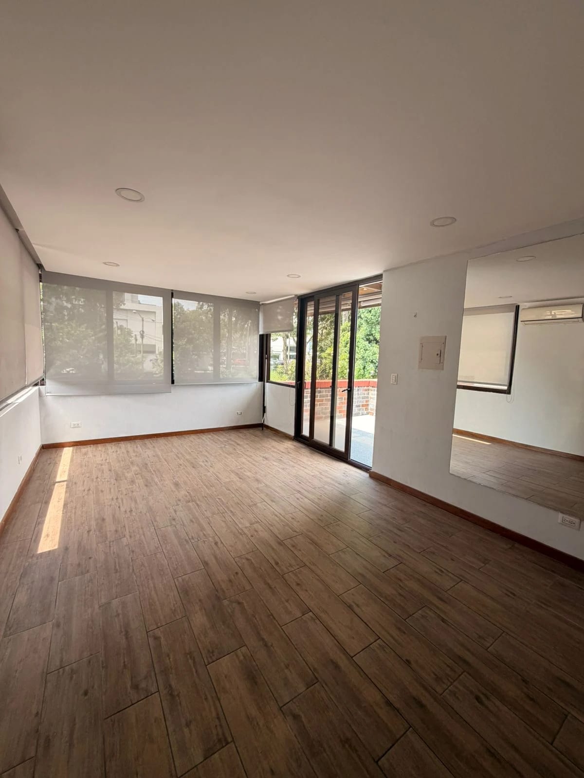 CASA EN ALQUILER EN CONDOMINIO LA PRADERA ZONA 10 — Casa en Alquiler en Zona 10, Guatemala, Ciudad — foto 1 de 17