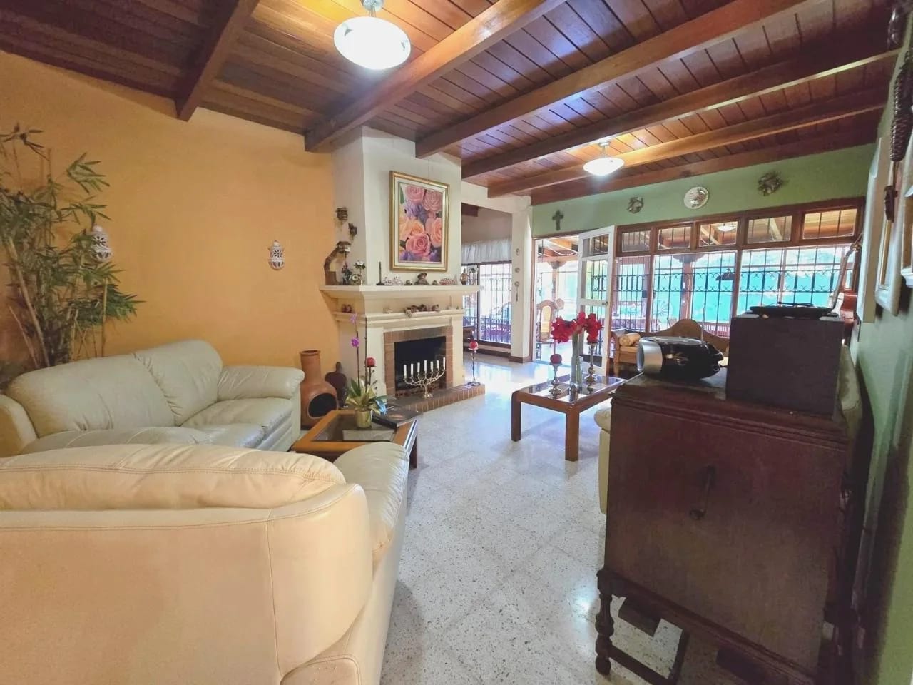 CASA EN VENTA - FUERA DE GARITA - KM. 16 CARRETERA A EL SALVADOR — Casa en Venta en Carretera a El Salvador, Guatemala, Ciudad — foto 2 de 12