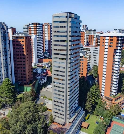 ALQUILER AMPLIO APARTAMENTO - AMUEBLADO Y EQIPADO - EN EXCLUSIVO EDIFICIO CLUB PREMIER ZONA 14 — Apartamento en Alquiler en Zona 14, Guatemala, Ciudad — foto 1 de 17