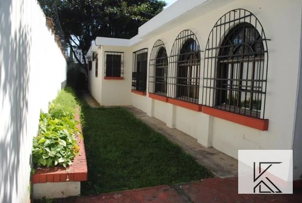 Casa de 1 nivel en Renta en Zona 10 Guatemala | Ideal para Oficinas, Clínicas o Centro Corporativo — Casa en Alquiler en Zona 10, Guatemala, Ciudad — foto 8 de 9
