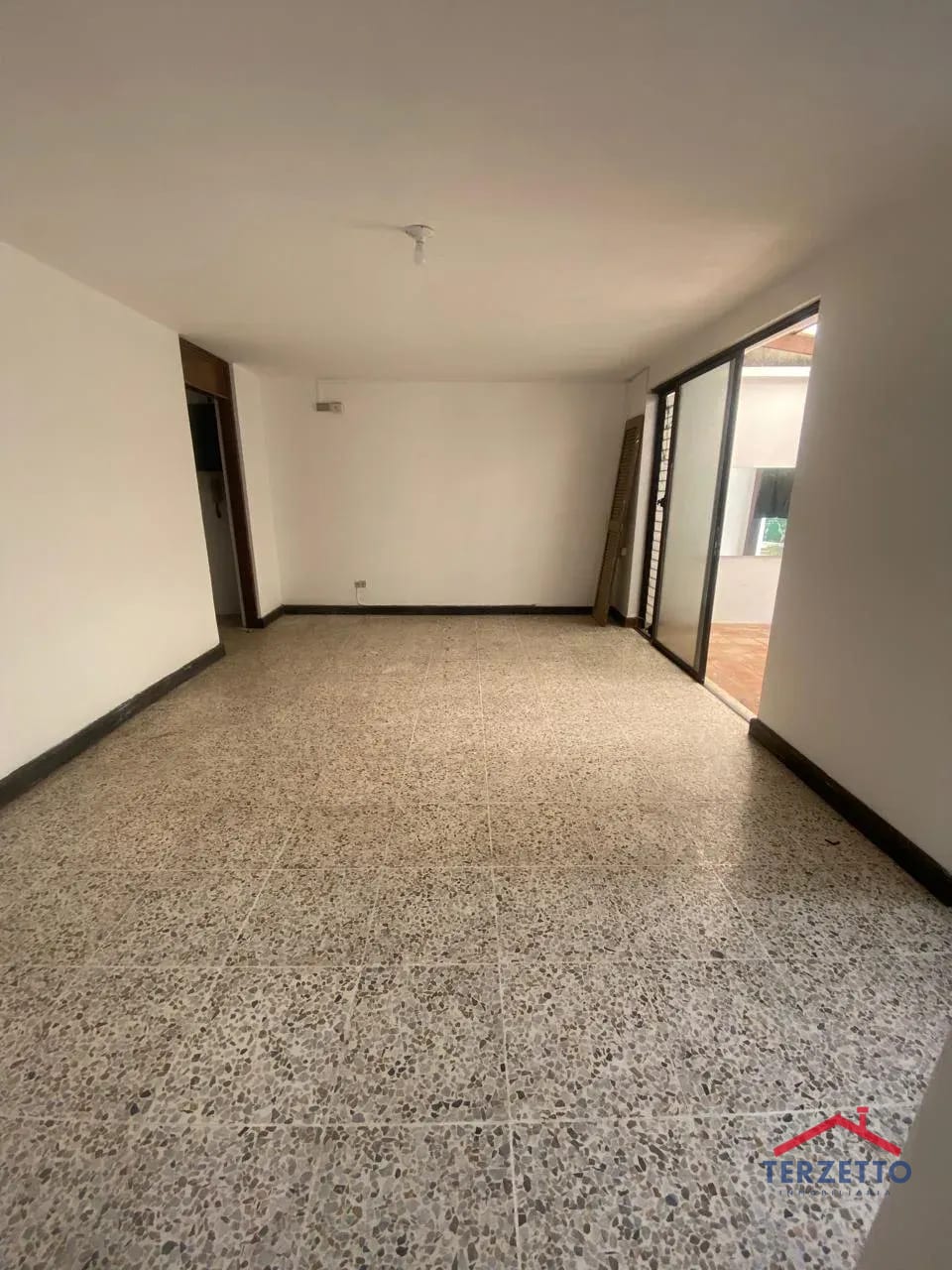 CASA CON USO COMERCIAL ZONA 15 VISTA HERMOSA 2 — Casa en Alquiler en Zona 15, Guatemala, Ciudad — foto 5 de 16