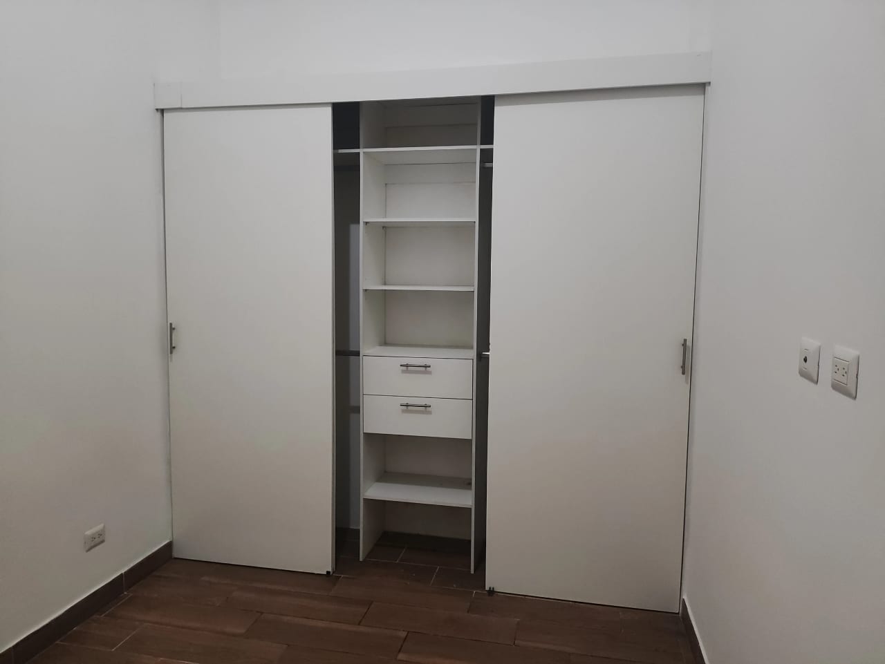 Vendo apartamento nuevo en Edificio Roque zona 2 - Image 5