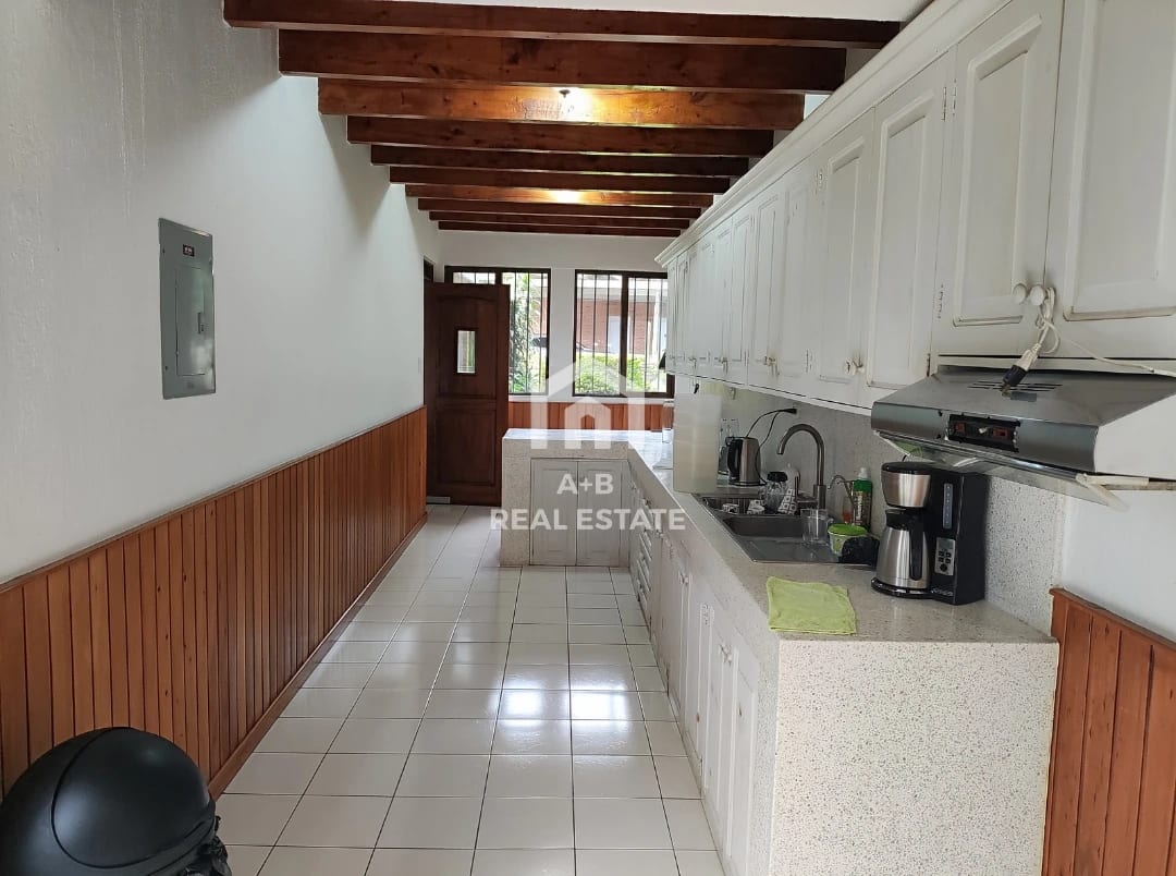 Vendo hermosa casa en San Lucas Sacatepéquez, sector Cerro Alux - Image 2