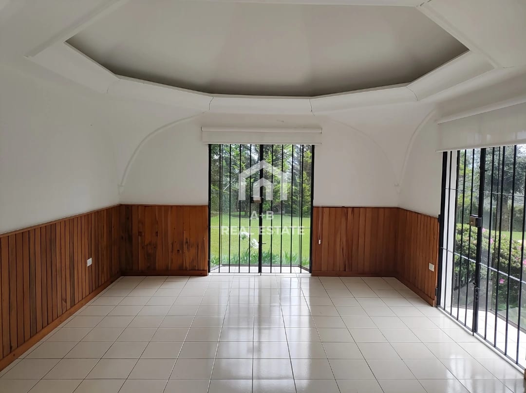 Vendo hermosa casa en San Lucas Sacatepéquez, sector Cerro Alux - Image 3