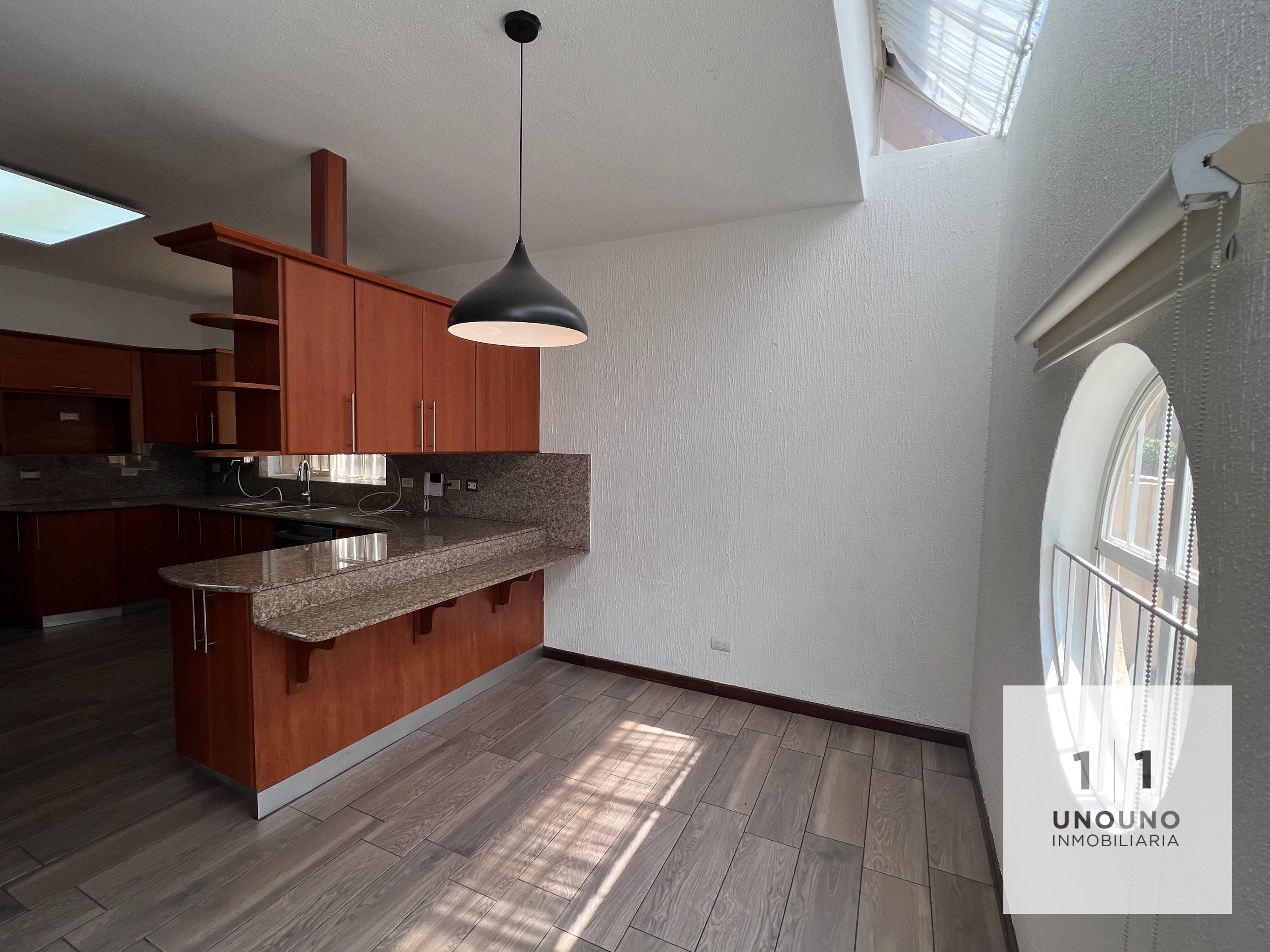 Hermosa casa en alquiler en Elgin, zona 13 — Casa en Alquiler en Elgin, Zona 13, Guatemala, Ciudad — foto 4 de 17