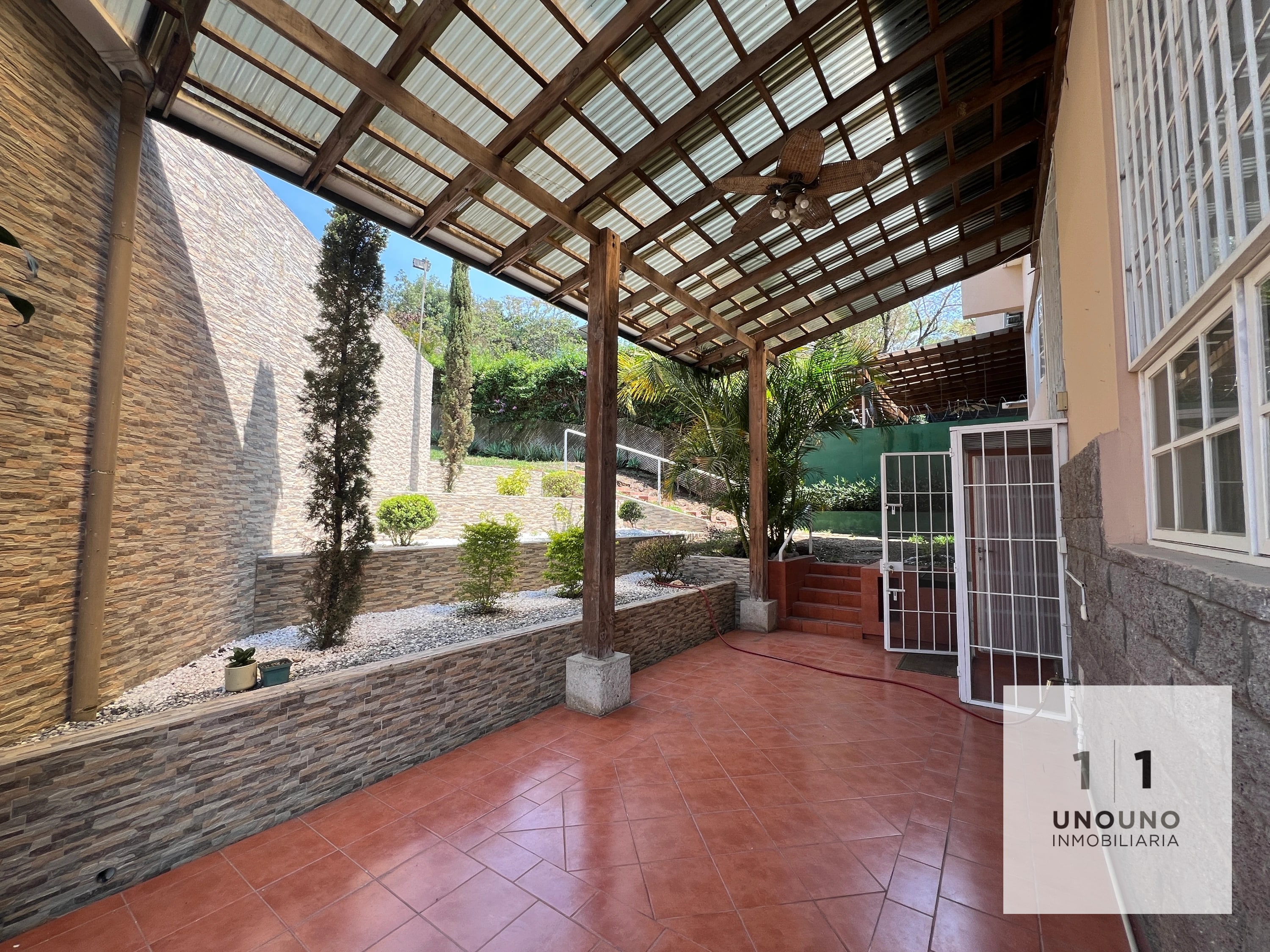 Hermosa casa en alquiler en Elgin, zona 13 — Casa en Alquiler en Elgin, Zona 13, Guatemala, Ciudad — foto 9 de 17