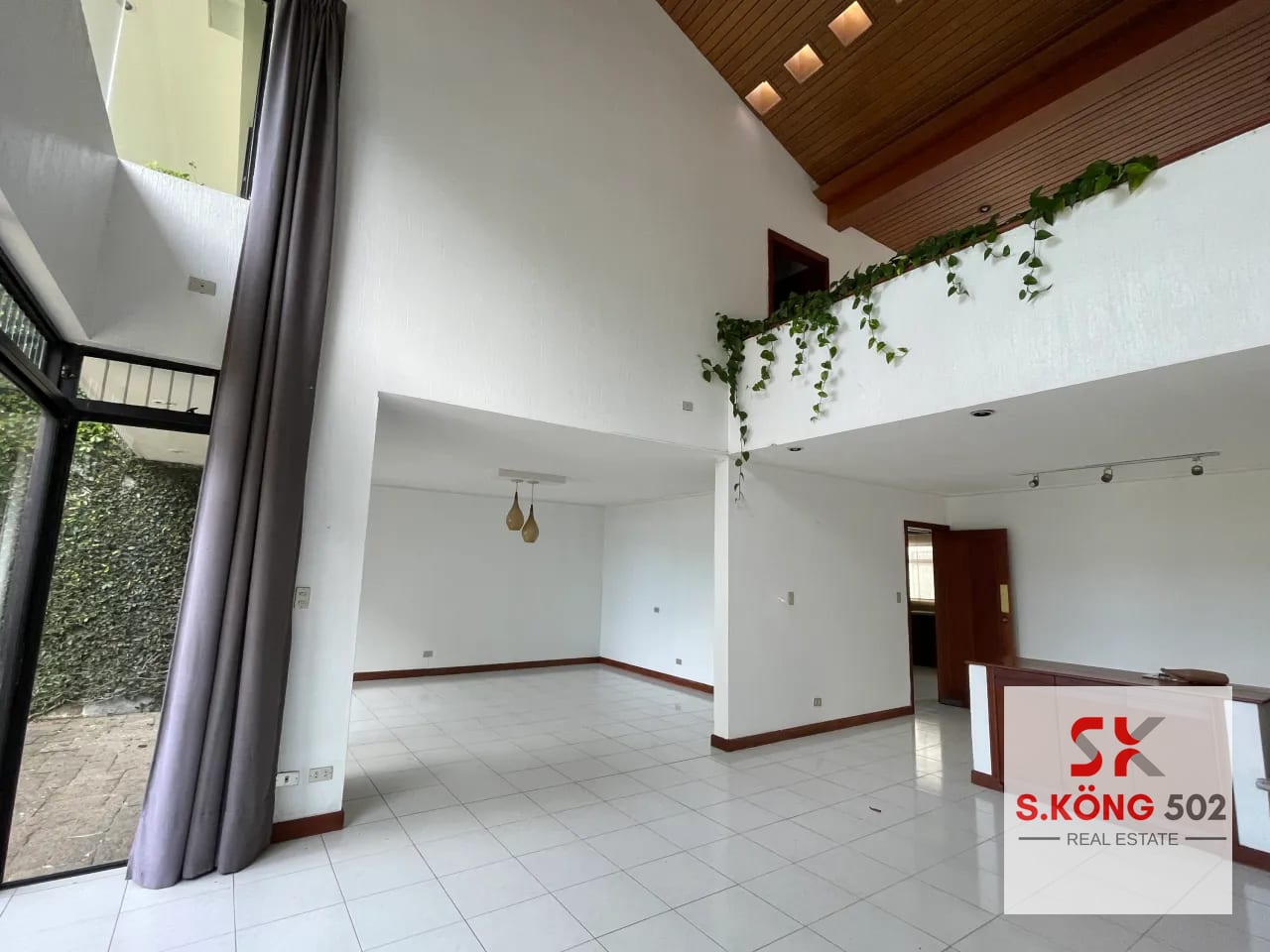 SE RENTA CASA GRANDE CON ENORME JARDÍN EN EL SOCORRO, Km. 12.7 HILLTOP, CES — Casa en Alquiler en Santa Catarina Pinula, Guatemala, Ciudad — foto 5 de 16
