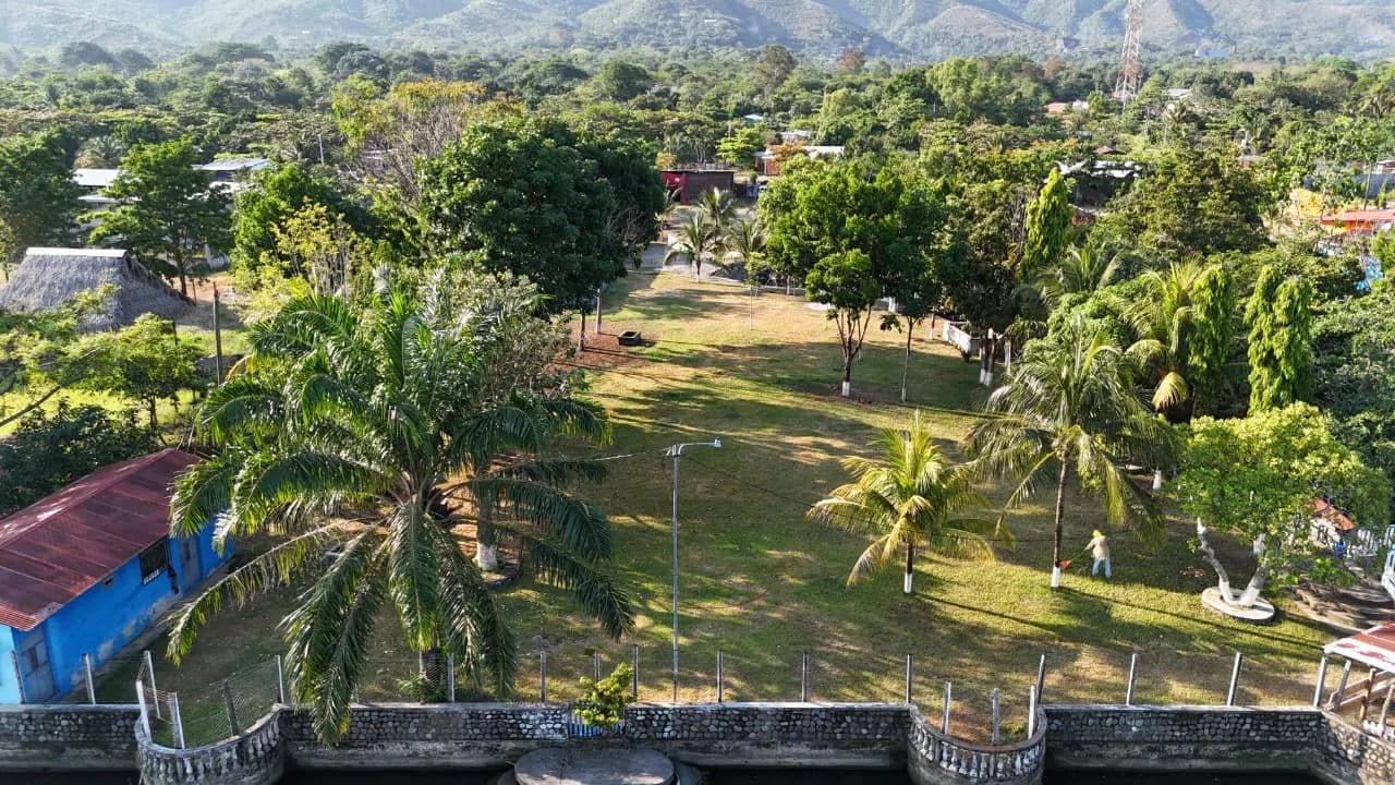 TERRENO EN VENTA A ORILLA DE PLAYA EN EL ESTOR IZABAL — Terreno en Venta en El Estor, Izabal — foto 1 de 6