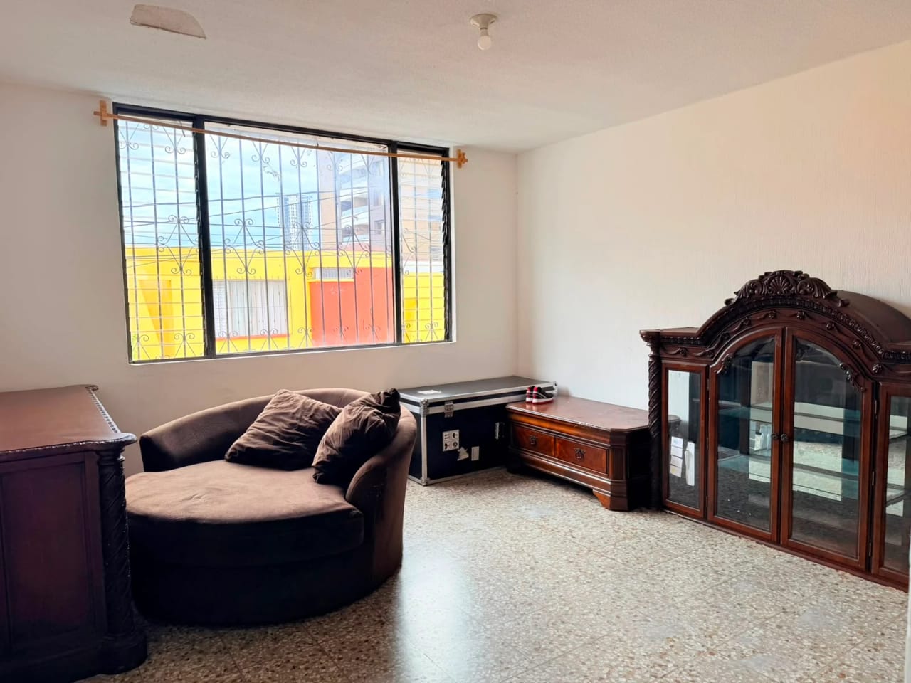 CASA PARA USO COMERCIAL EN RENTA EN ZONA 11 — Casa en Alquiler en Zona 11, Guatemala, Ciudad — foto 2 de 6
