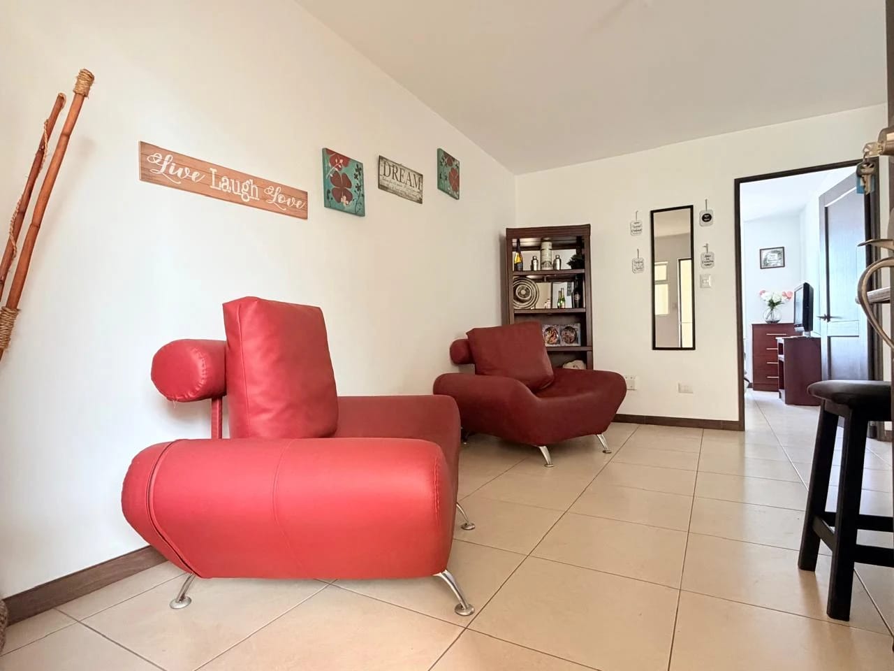 APARTAMENTO AMUEBLADO EN RENTA EN SANTA MARÍA DE LAS CHARCAS ZONA 11 — Apartamento en Alquiler en Santa María de Las Charcas, Zona 11, Guatemala, Ciudad — foto 2 de 9