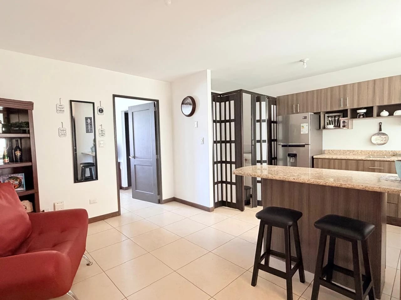 APARTAMENTO AMUEBLADO EN RENTA EN SANTA MARÍA DE LAS CHARCAS ZONA 11 — Apartamento en Alquiler en Santa María de Las Charcas, Zona 11, Guatemala, Ciudad — foto 1 de 9