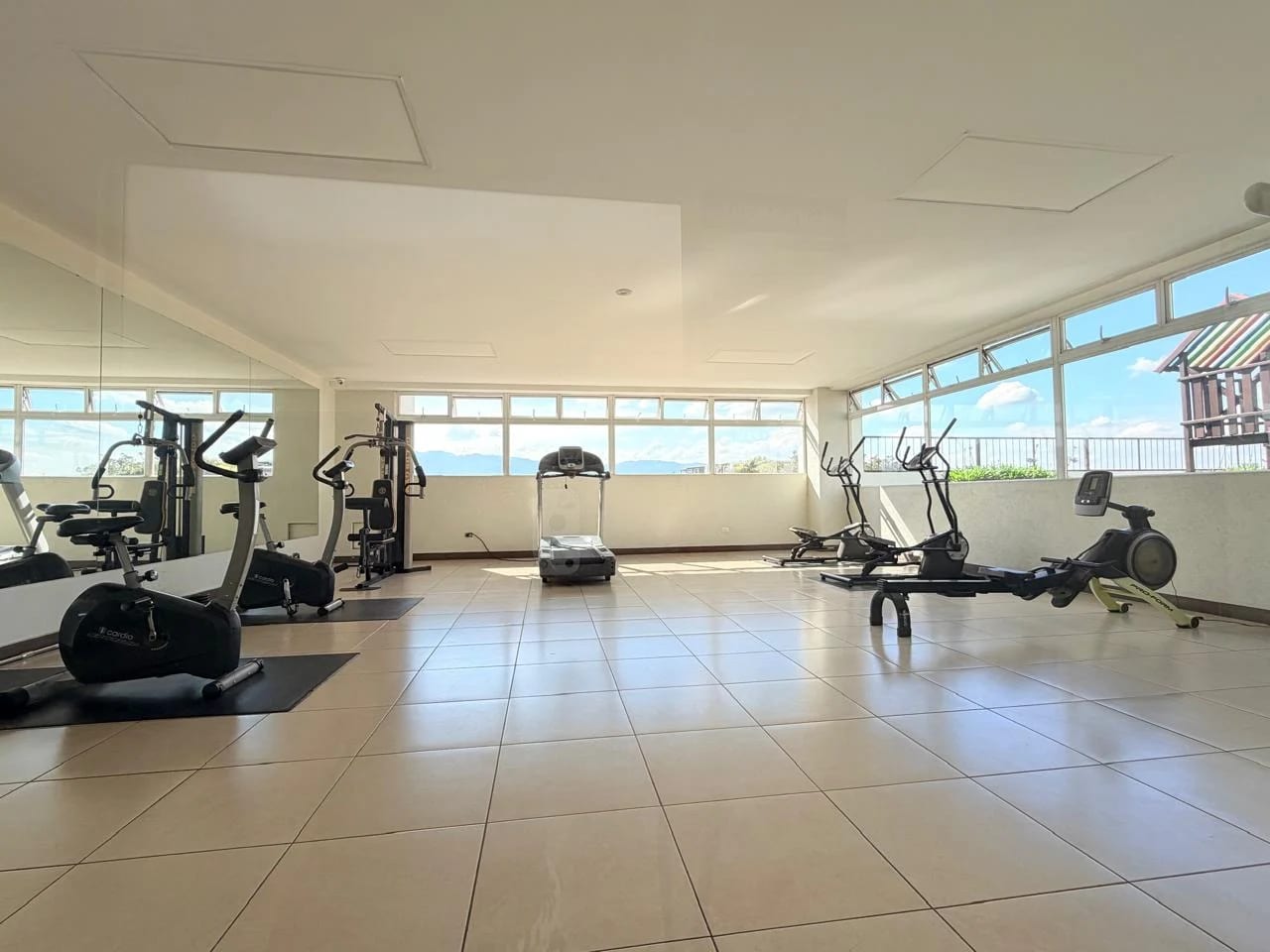 APARTAMENTO AMUEBLADO EN RENTA EN SANTA MARÍA DE LAS CHARCAS ZONA 11 — Apartamento en Alquiler en Santa María de Las Charcas, Zona 11, Guatemala, Ciudad — foto 5 de 9