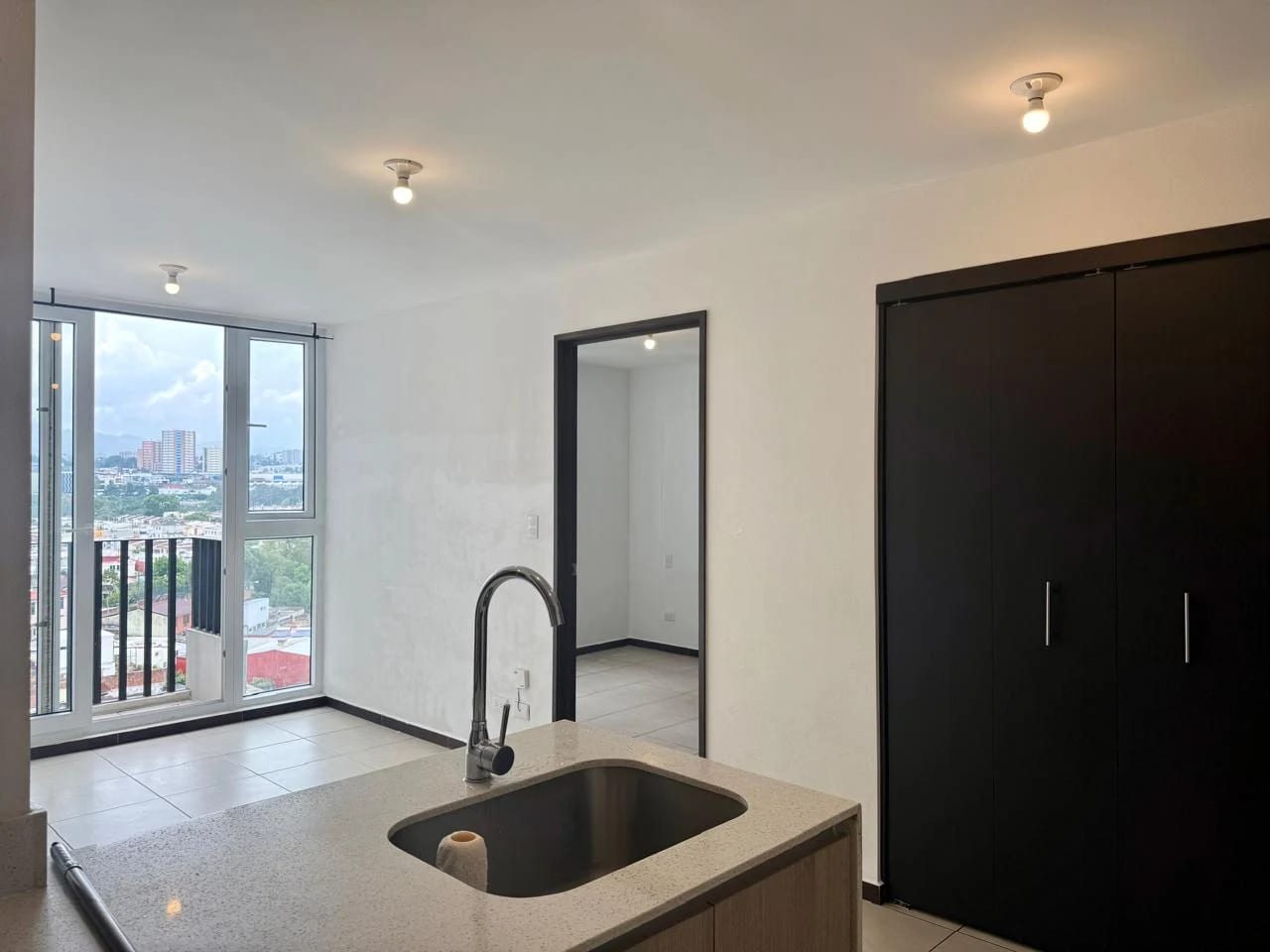 APARTAMENTO EN RENTA EN PARQUE SAN JORGE ZONA 11 — Apartamento en Alquiler en Parque San Jorge, Zona 11, Guatemala, Ciudad — foto 2 de 15