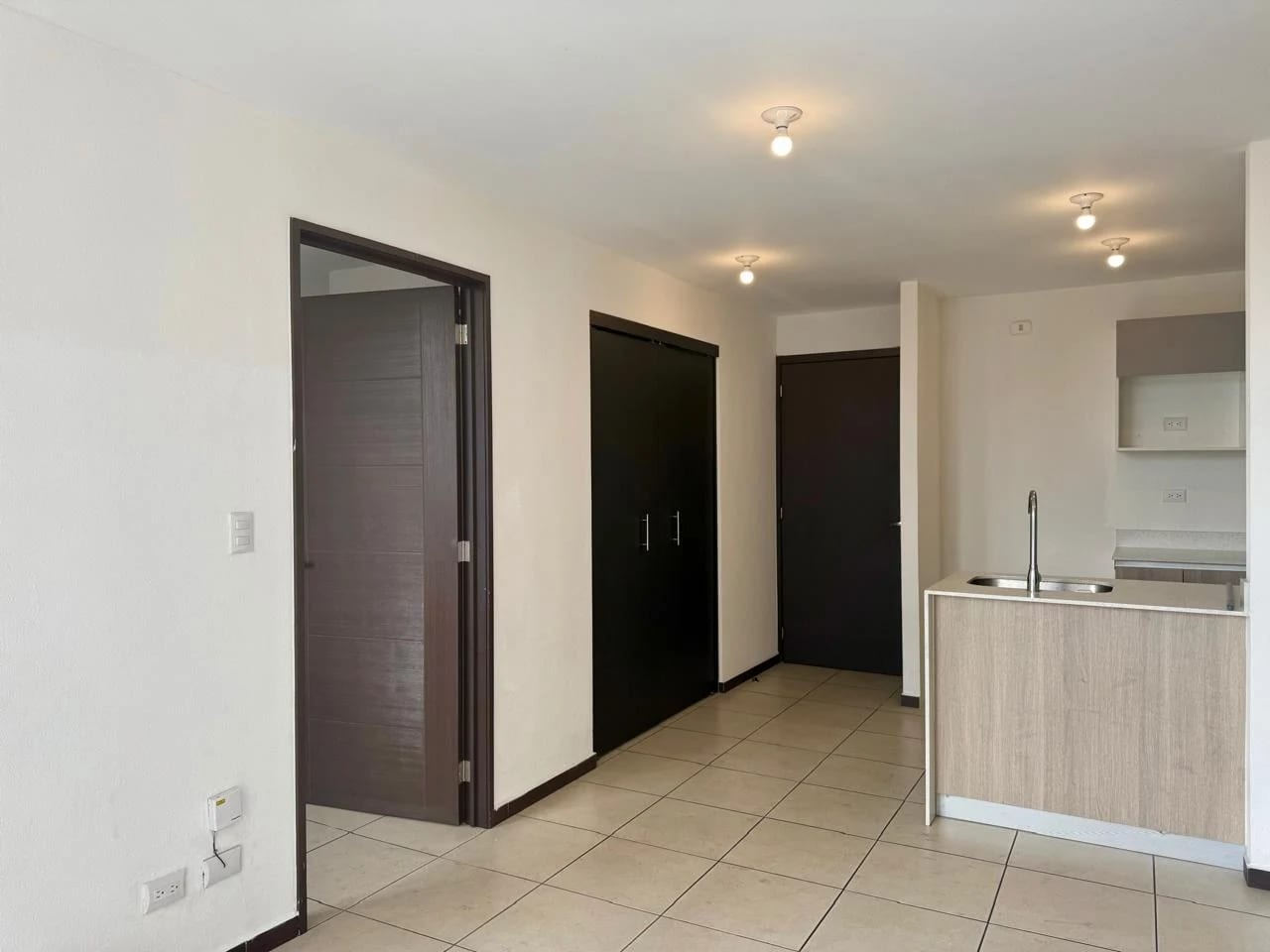 APARTAMENTO EN RENTA EN PARQUE SAN JORGE ZONA 11 — Apartamento en Alquiler en Parque San Jorge, Zona 11, Guatemala, Ciudad — foto 4 de 15