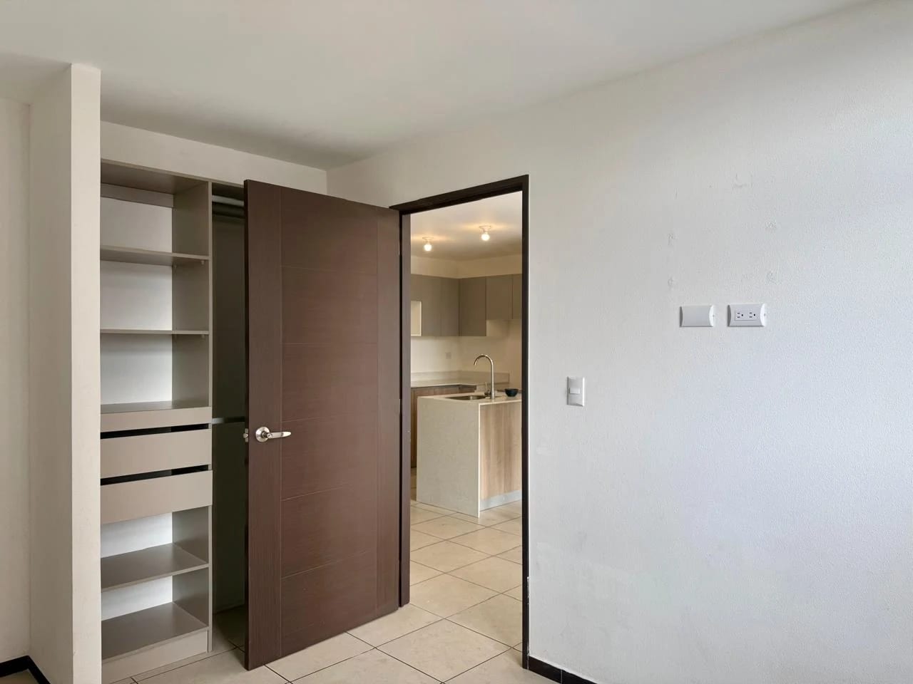 APARTAMENTO EN RENTA EN PARQUE SAN JORGE ZONA 11 — Apartamento en Alquiler en Parque San Jorge, Zona 11, Guatemala, Ciudad — foto 7 de 15