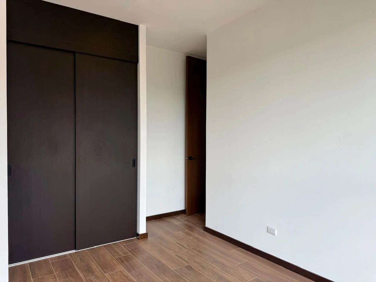 APARTAMENTO EN RENTA EN EXLUSIVO EDIFICIO DE ZONA 14 — Apartamento en Alquiler en Zona 14, Guatemala, Ciudad — foto 13 de 17