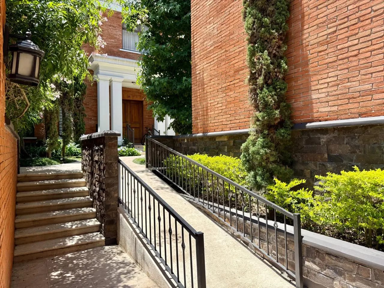 CASA EN VENTA EN ZONA 10 PASAJE OAKLAND — Casa en Venta en Pasaje Oakland, Zona 10, Guatemala, Ciudad — foto 2 de 16