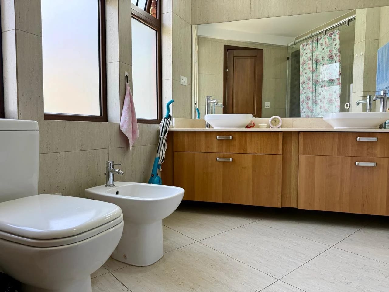 CASA EN VENTA EN ZONA 10 PASAJE OAKLAND — Casa en Venta en Pasaje Oakland, Zona 10, Guatemala, Ciudad — foto 10 de 16