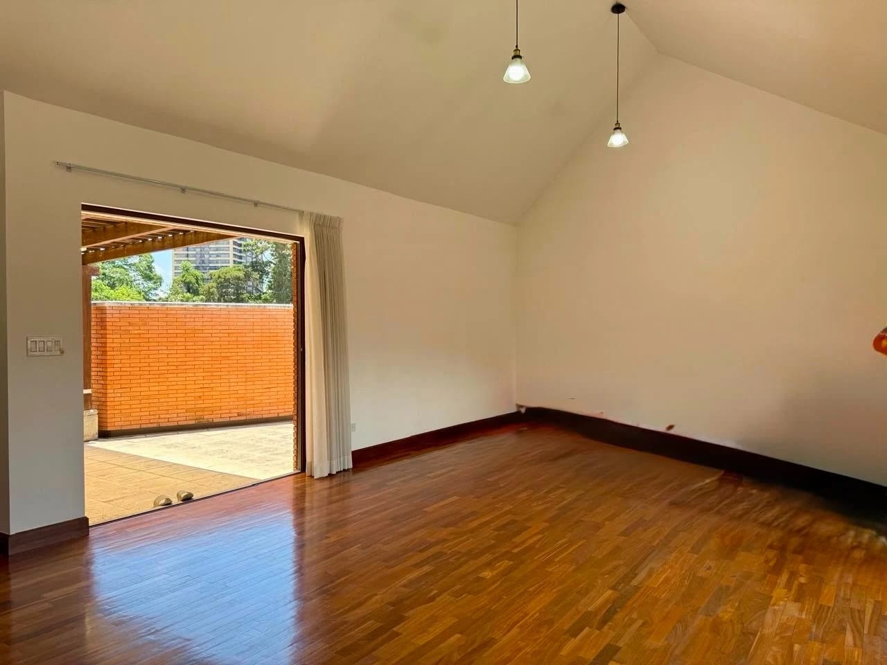 CASA EN VENTA EN ZONA 10 PASAJE OAKLAND — Casa en Venta en Pasaje Oakland, Zona 10, Guatemala, Ciudad — foto 12 de 16