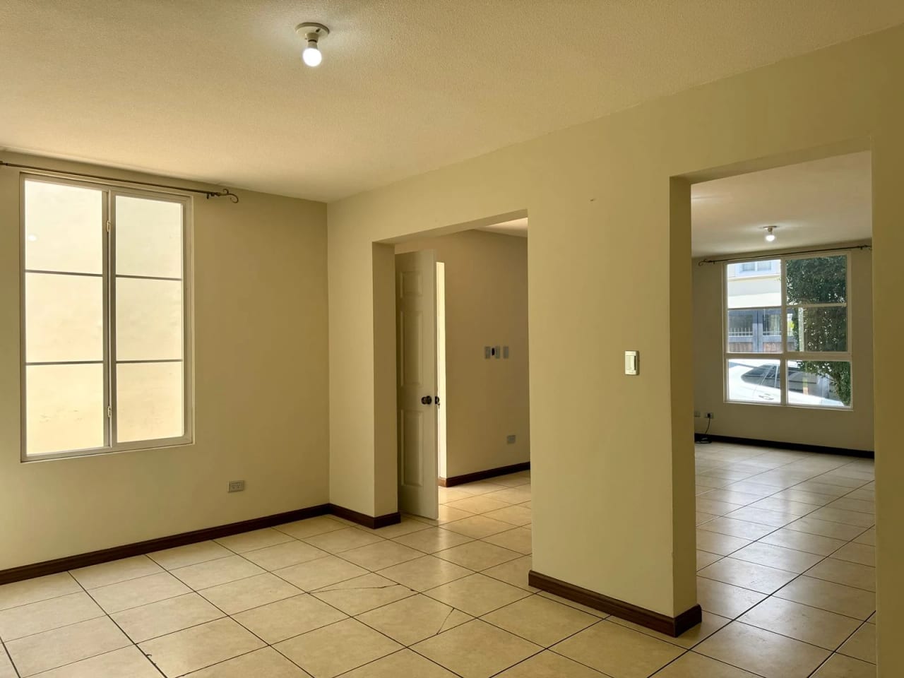 CASA EN VENTA EN CONDADO NARANJO ZONA 4 DE MIXCO — Casa en Venta en Condado Naranjo, Zona 4 Mixco, Guatemala, Ciudad — foto 3 de 17