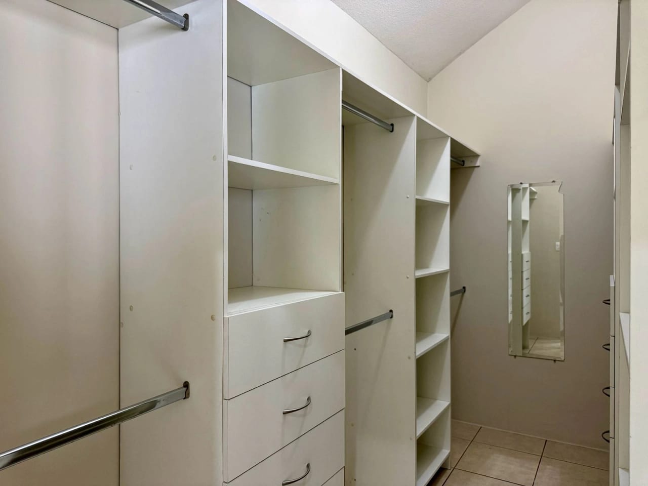 CASA EN VENTA EN CONDADO NARANJO ZONA 4 DE MIXCO — Casa en Venta en Condado Naranjo, Zona 4 Mixco, Guatemala, Ciudad — foto 15 de 17