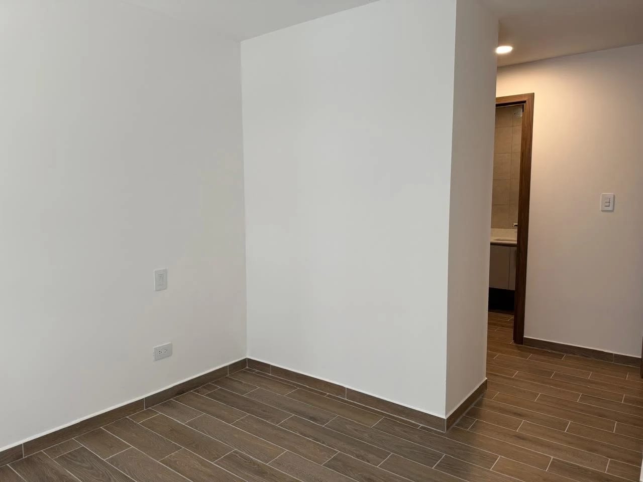 APARTAMENTO EN RENTA EN ZONA 14, PARQUE 14 — Apartamento en Alquiler en Parque 14, Zona 14, Guatemala, Ciudad — foto 7 de 17