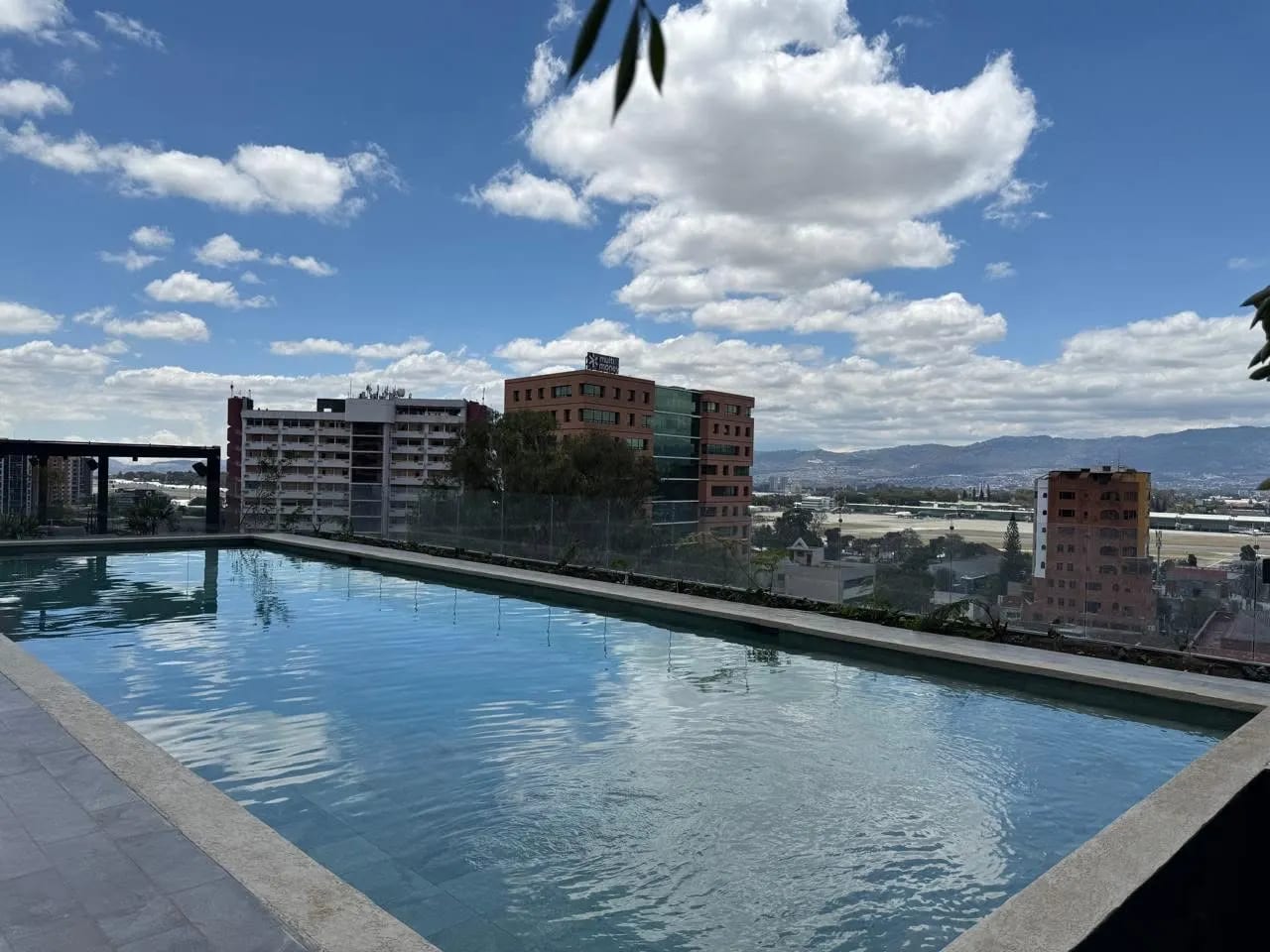 APARTAMENTO EN RENTA EN ZONA 14, PARQUE 14 — Apartamento en Alquiler en Parque 14, Zona 14, Guatemala, Ciudad — foto 1 de 17