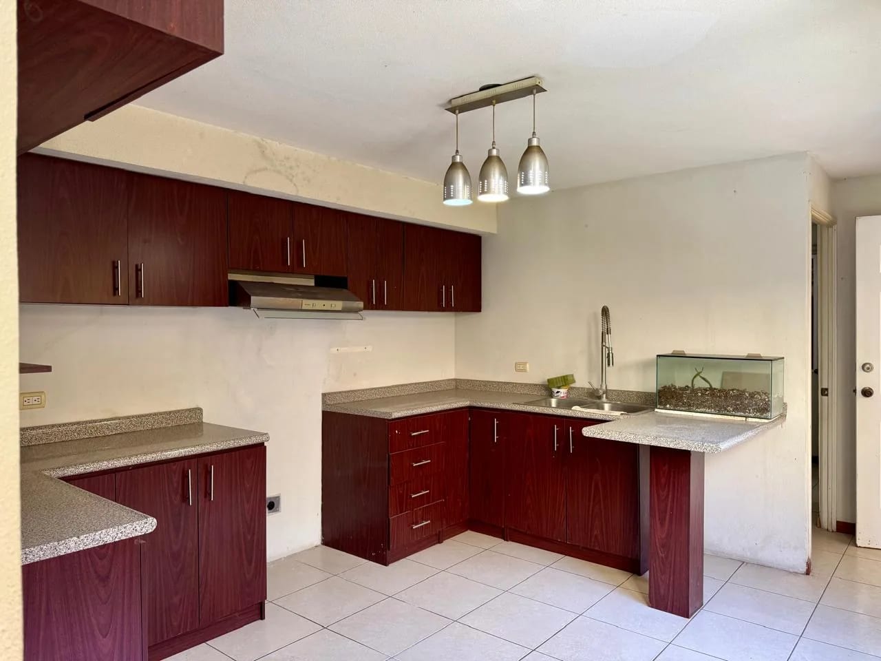 CASA EN VENTA EN VILLA NUEVA, JARDINES DE VERONA, CIUDAD SANTA CLARA — Casa en Venta en Villa Nueva, Guatemala, Ciudad — foto 2 de 17