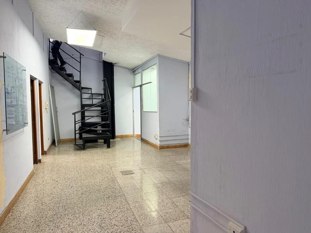 PROPIEDAD EN VENTA EN ZONA 11, COLONIA ROOSEVELT, IDEAL PARA OFICINAS — Casa en Venta en Zona 11, Guatemala, Ciudad — foto 3 de 10